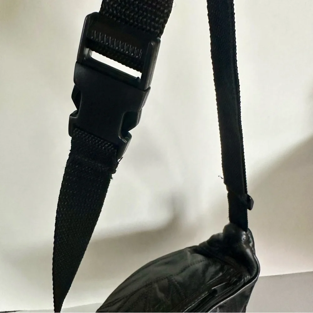 Vtg Leather Fanny Pack Bum Bag! Halloween THE ROCK Adjustable - Picture 4 of 10